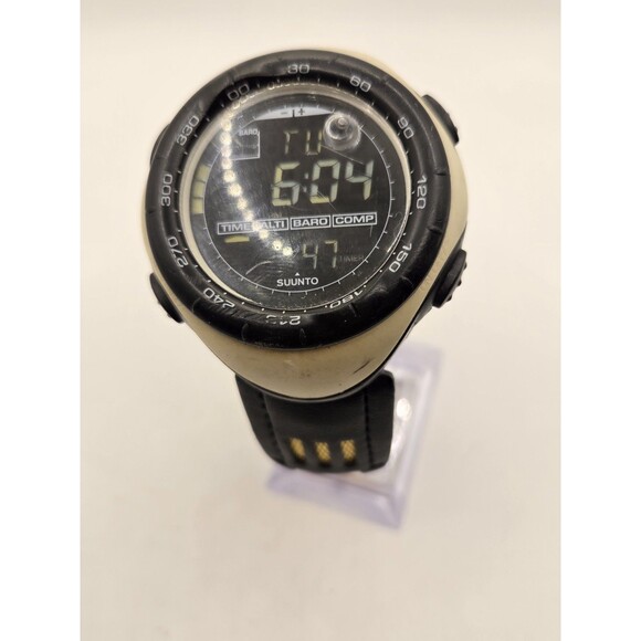 SUUNTO Vector Digital Outdoor Watch Altitude/Compass/Barometer. New Band + Batt